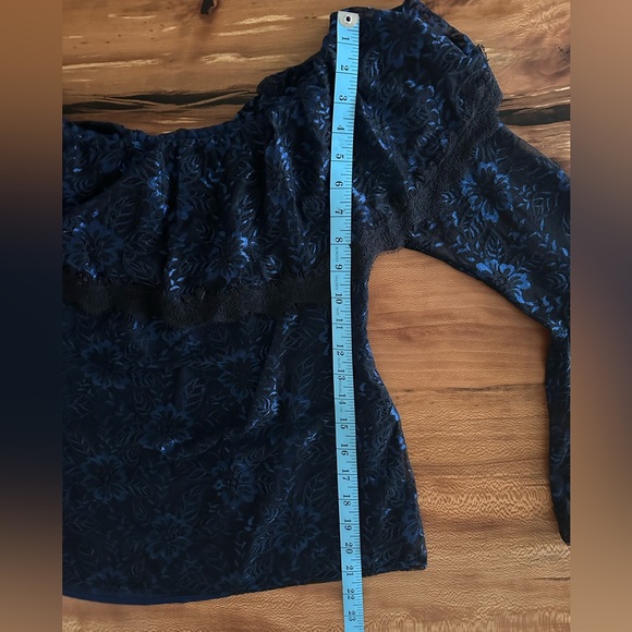 White House Black Market Blouse - Picture 11 of 16